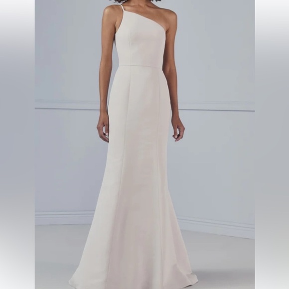 Amsale Elegant off White One-Shoulder Gown